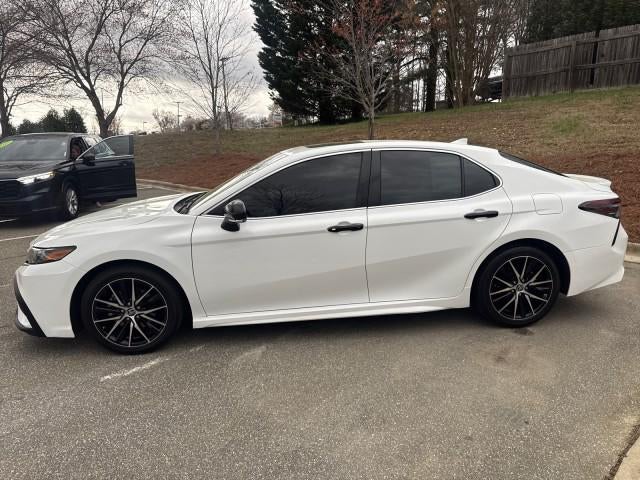 2022 Toyota Camry Hybrid SE