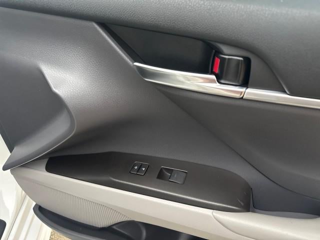 2022 Toyota Camry Hybrid SE