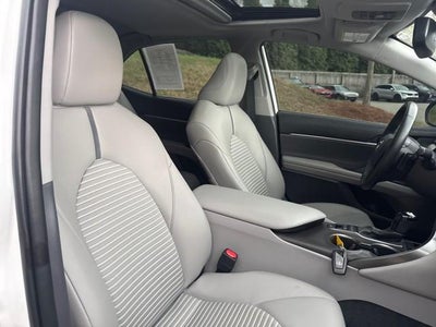 2022 Toyota Camry Hybrid SE