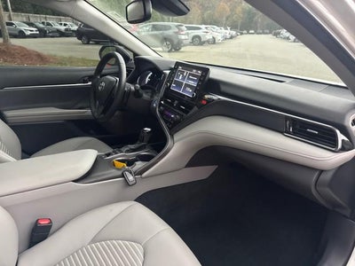 2022 Toyota Camry Hybrid SE