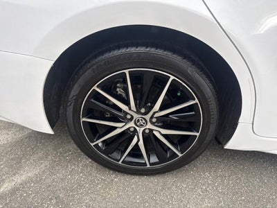 2022 Toyota Camry Hybrid SE