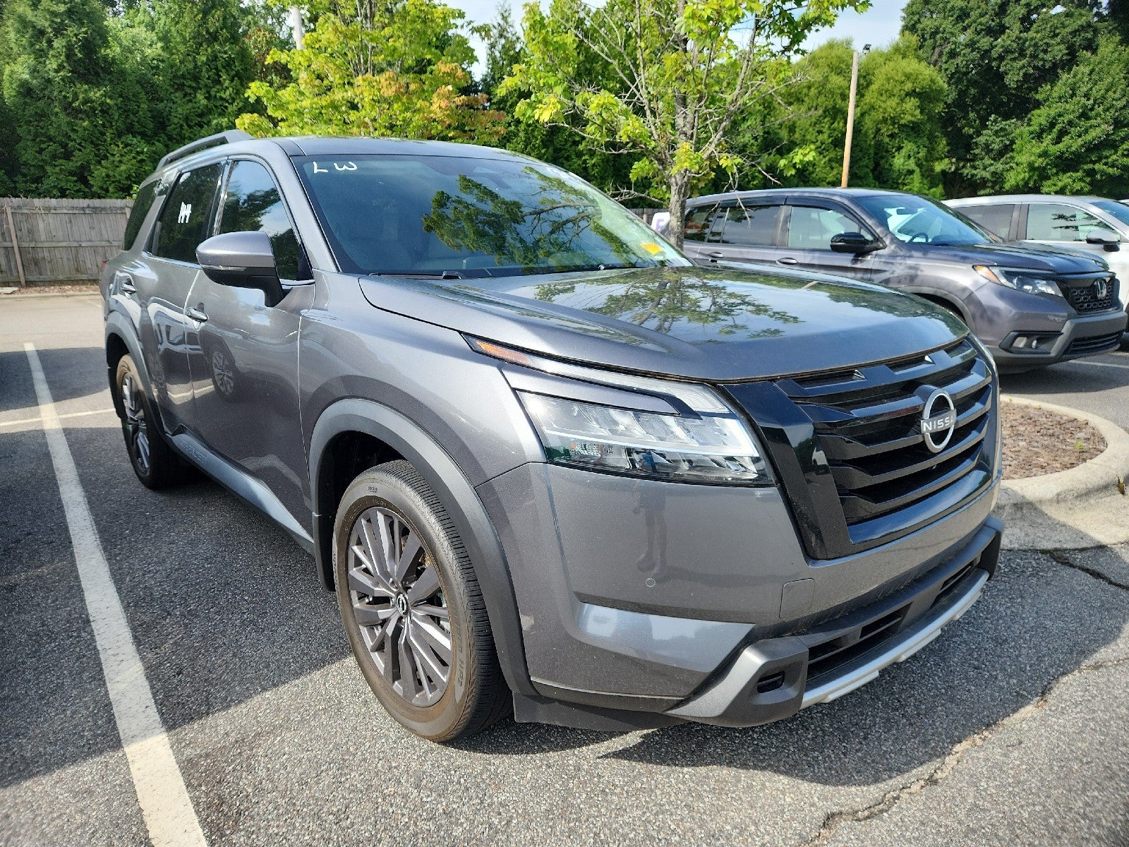 2024 Nissan Pathfinder SL