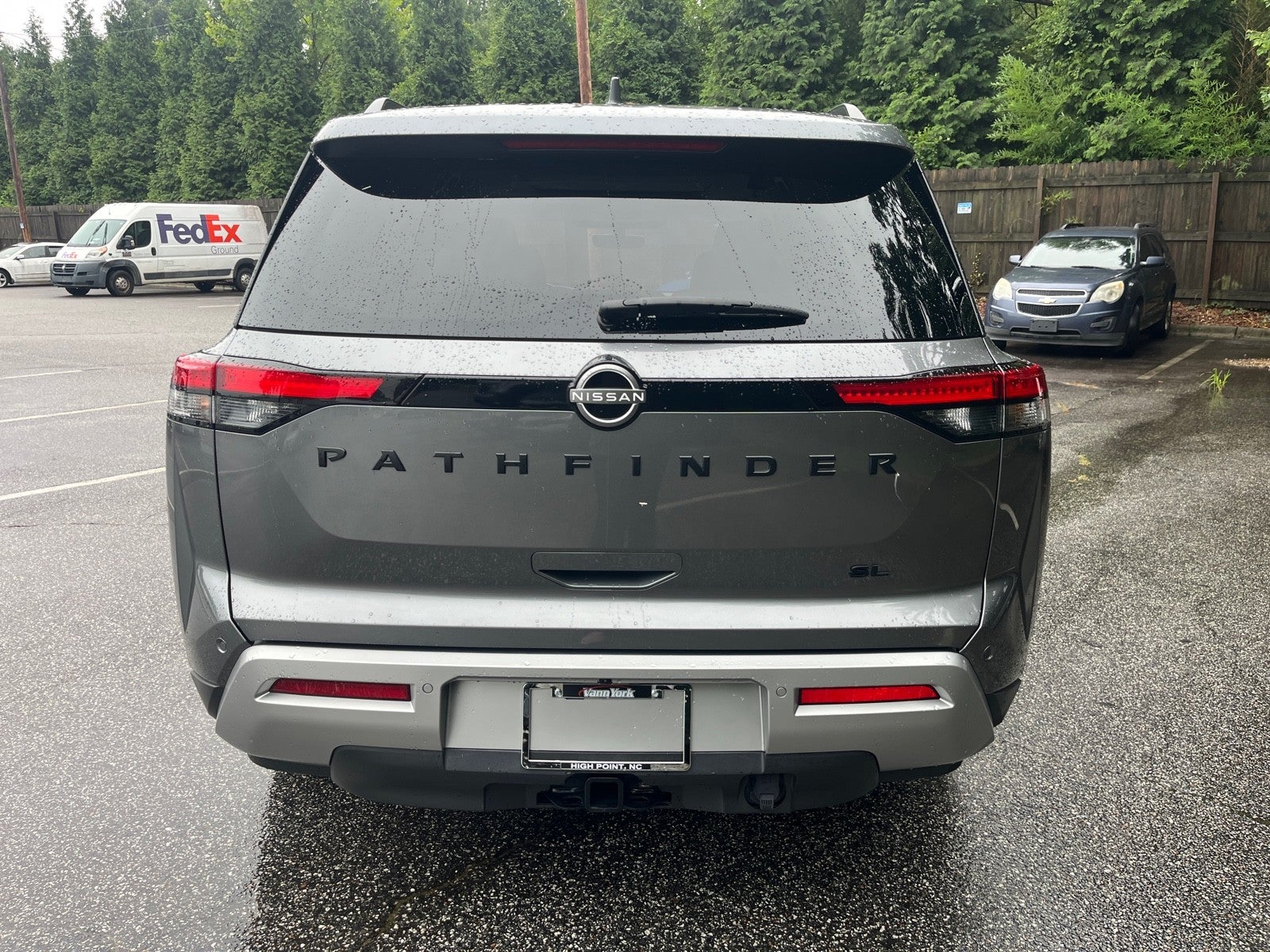 2024 Nissan Pathfinder SL