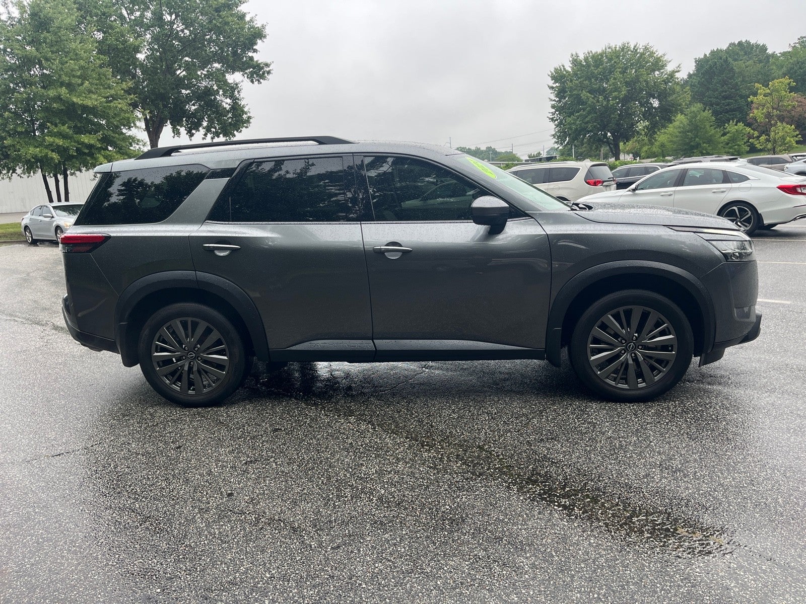 2024 Nissan Pathfinder SL