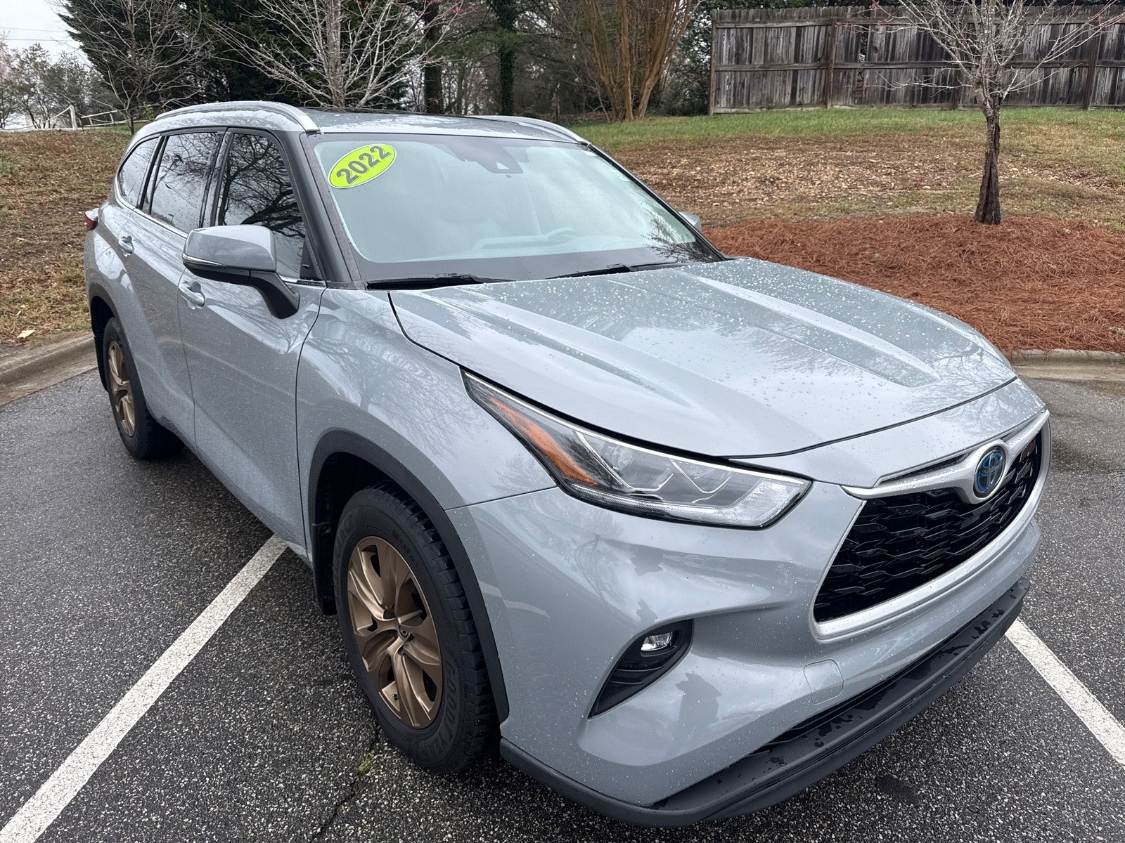 2022 Toyota Highlander Hybrid Bronze Edition