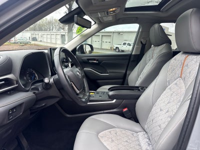 2022 Toyota Highlander Hybrid Bronze Edition