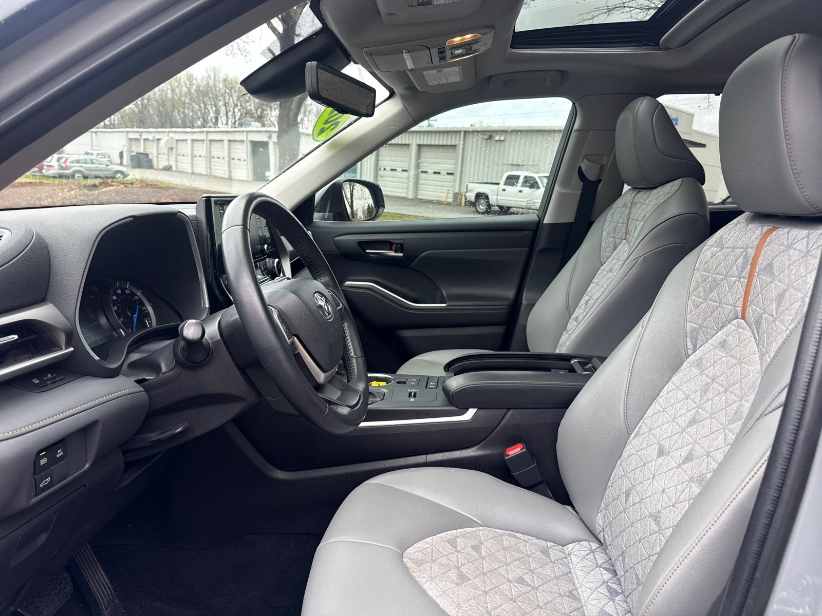 2022 Toyota Highlander Hybrid Bronze Edition