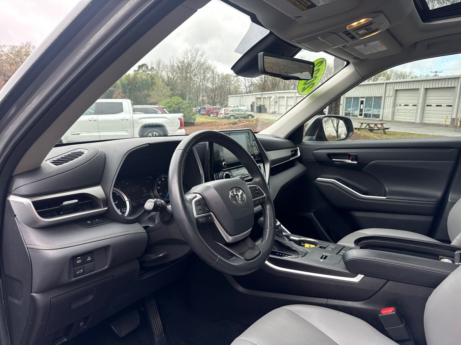2022 Toyota Highlander Hybrid Bronze Edition