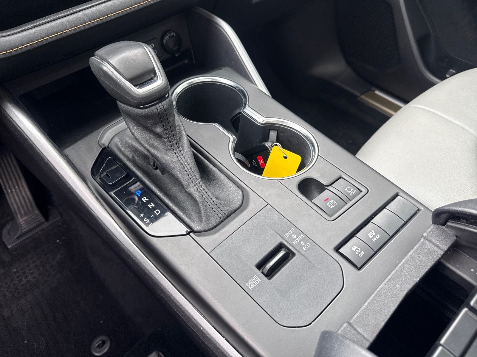 2022 Toyota Highlander Hybrid Bronze Edition