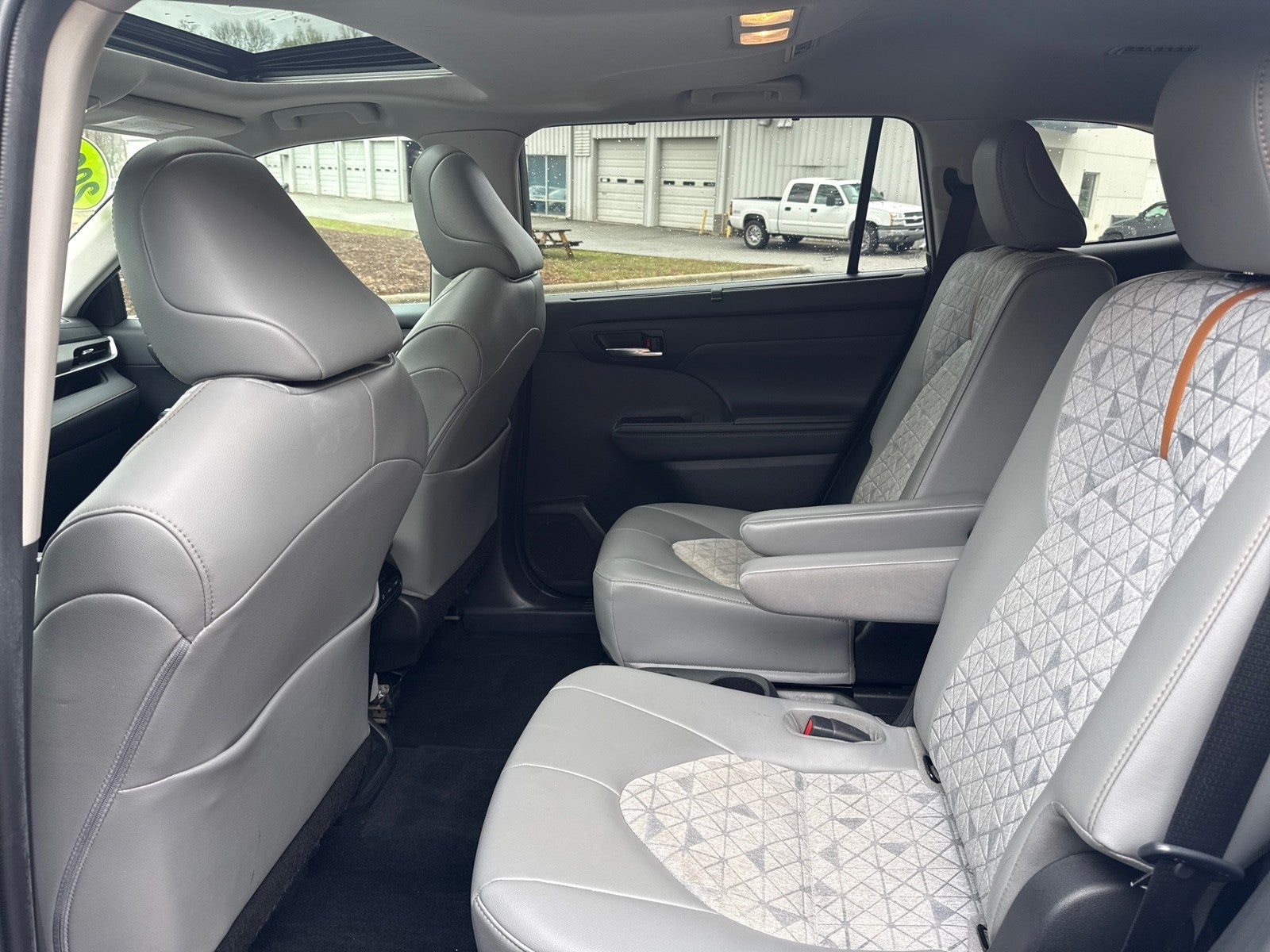 2022 Toyota Highlander Hybrid Bronze Edition