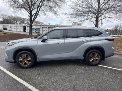 2022 Toyota Highlander Hybrid Bronze Edition
