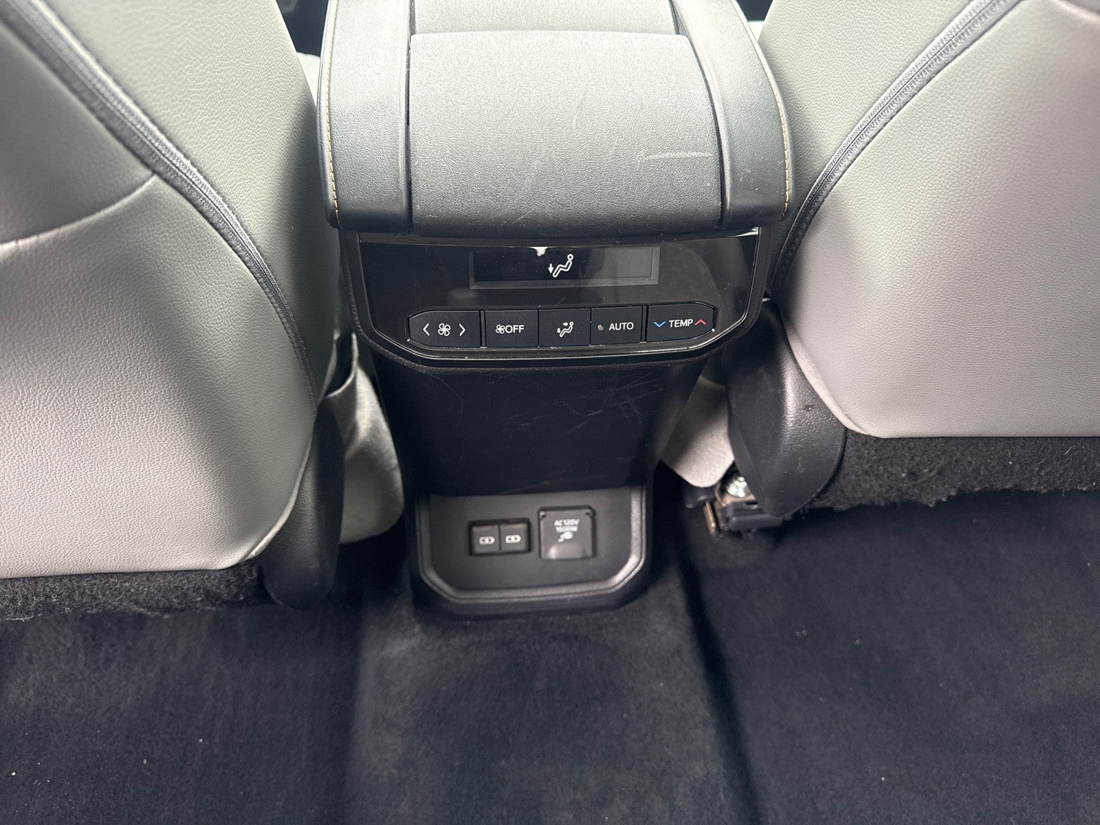 2022 Toyota Highlander Hybrid Bronze Edition