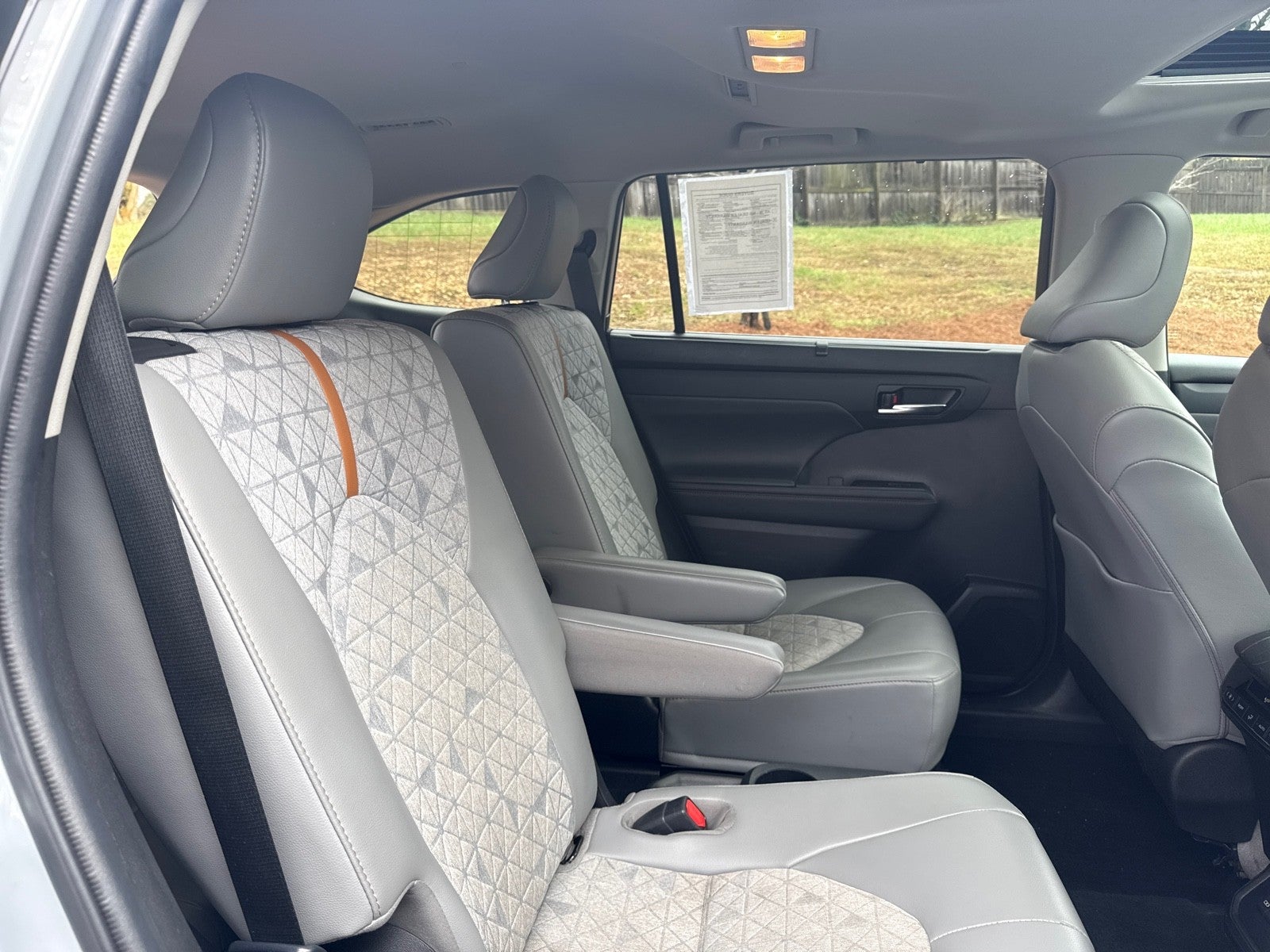 2022 Toyota Highlander Hybrid Bronze Edition