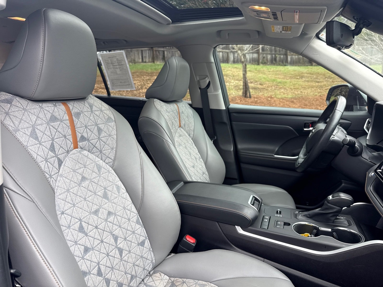 2022 Toyota Highlander Hybrid Bronze Edition