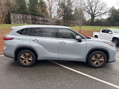 2022 Toyota Highlander Hybrid Bronze Edition