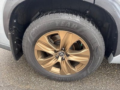 2022 Toyota Highlander Hybrid Bronze Edition