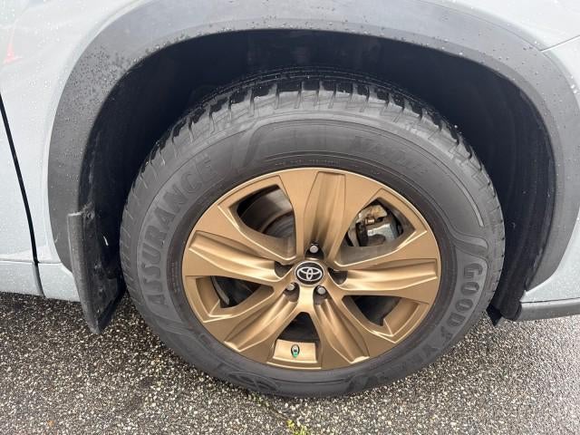 2022 Toyota Highlander Hybrid Bronze Edition
