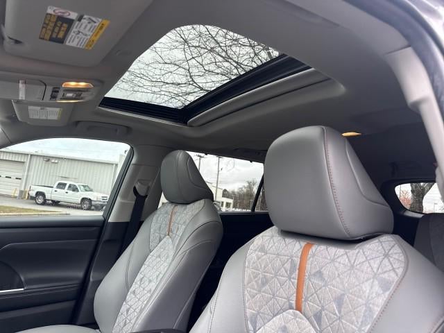 2022 Toyota Highlander Hybrid Bronze Edition