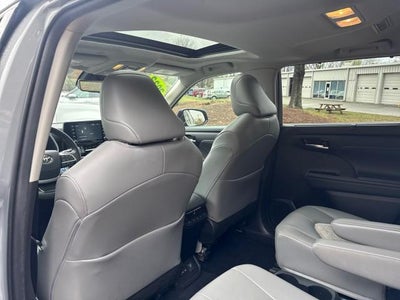 2022 Toyota Highlander Hybrid Bronze Edition