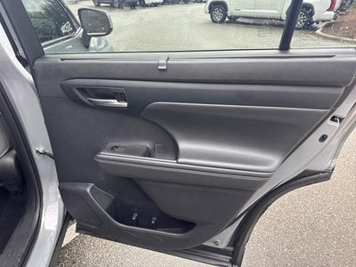 2022 Toyota Highlander Hybrid Bronze Edition