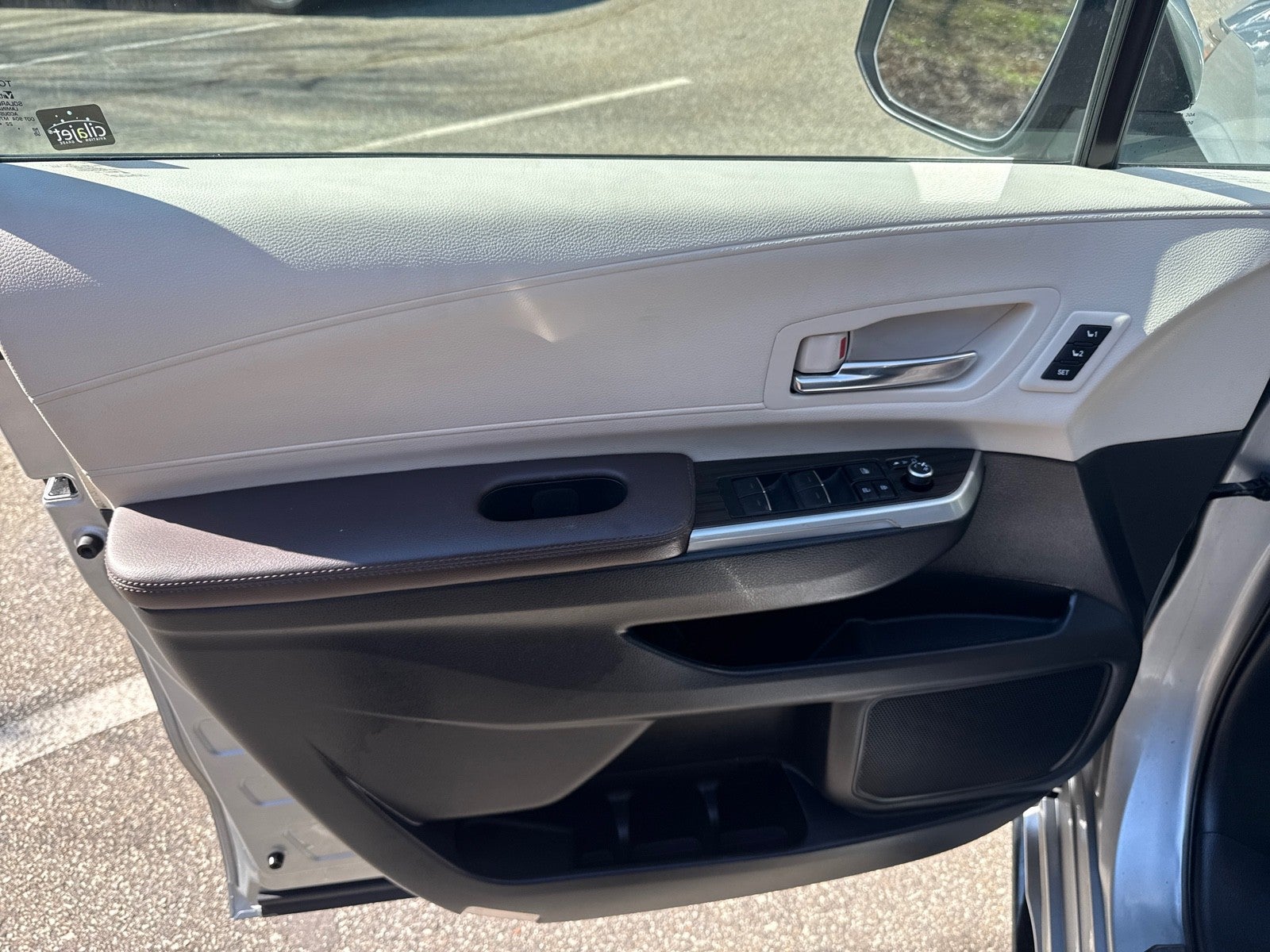 2023 Toyota Sienna Platinum