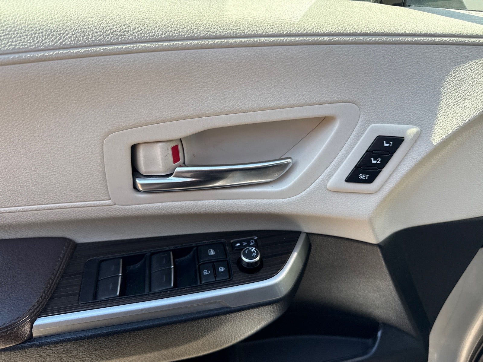 2023 Toyota Sienna Platinum