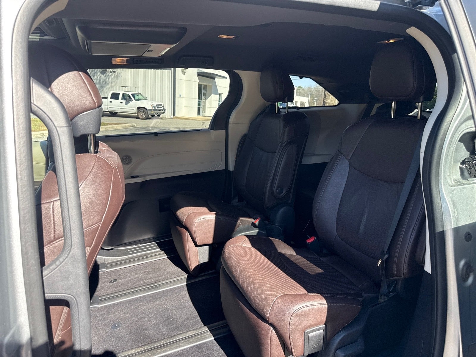 2023 Toyota Sienna Platinum