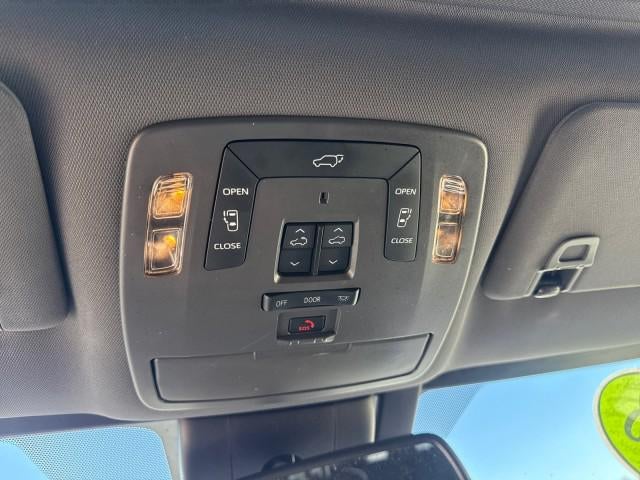 2023 Toyota Sienna Platinum