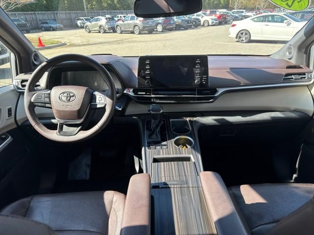 2023 Toyota Sienna Platinum