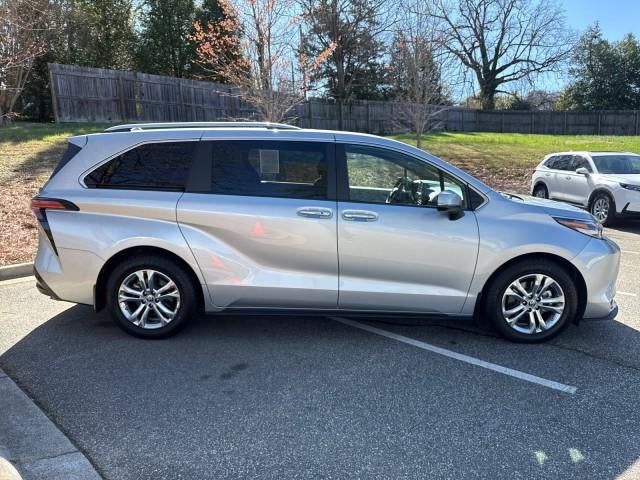 2023 Toyota Sienna Platinum
