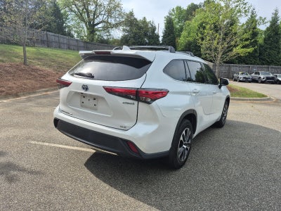 2022 Toyota Highlander Hybrid XLE