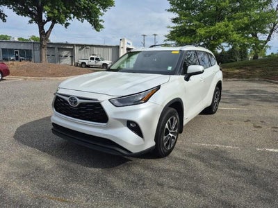 2022 Toyota Highlander Hybrid XLE