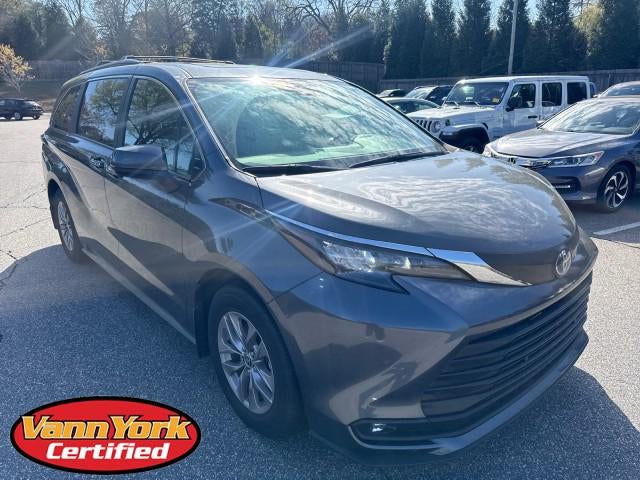 2025 Toyota Sienna XLE