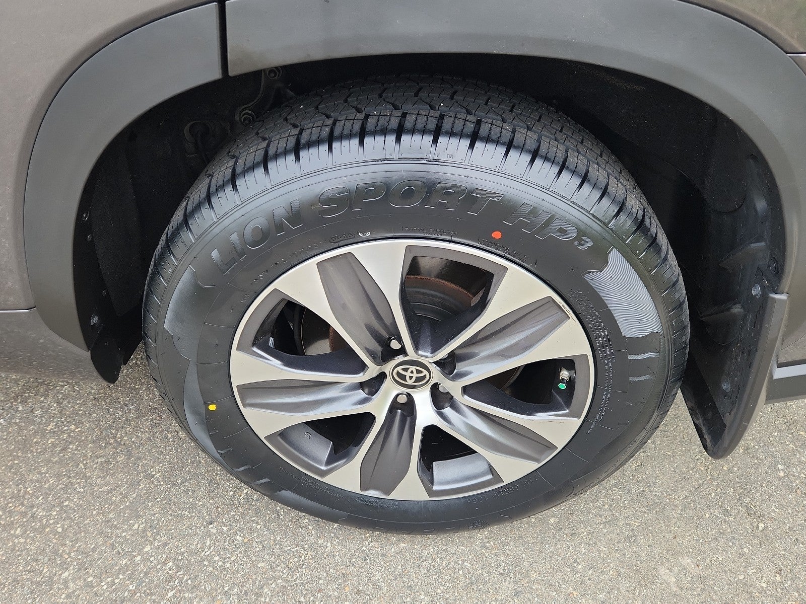 2024 Toyota Highlander Hybrid XLE