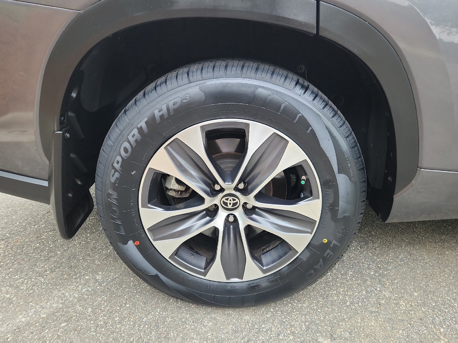 2024 Toyota Highlander Hybrid XLE