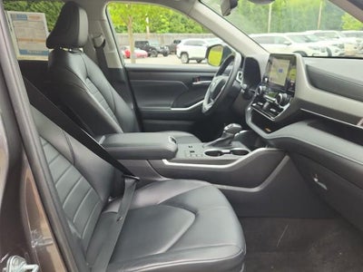 2024 Toyota Highlander Hybrid XLE
