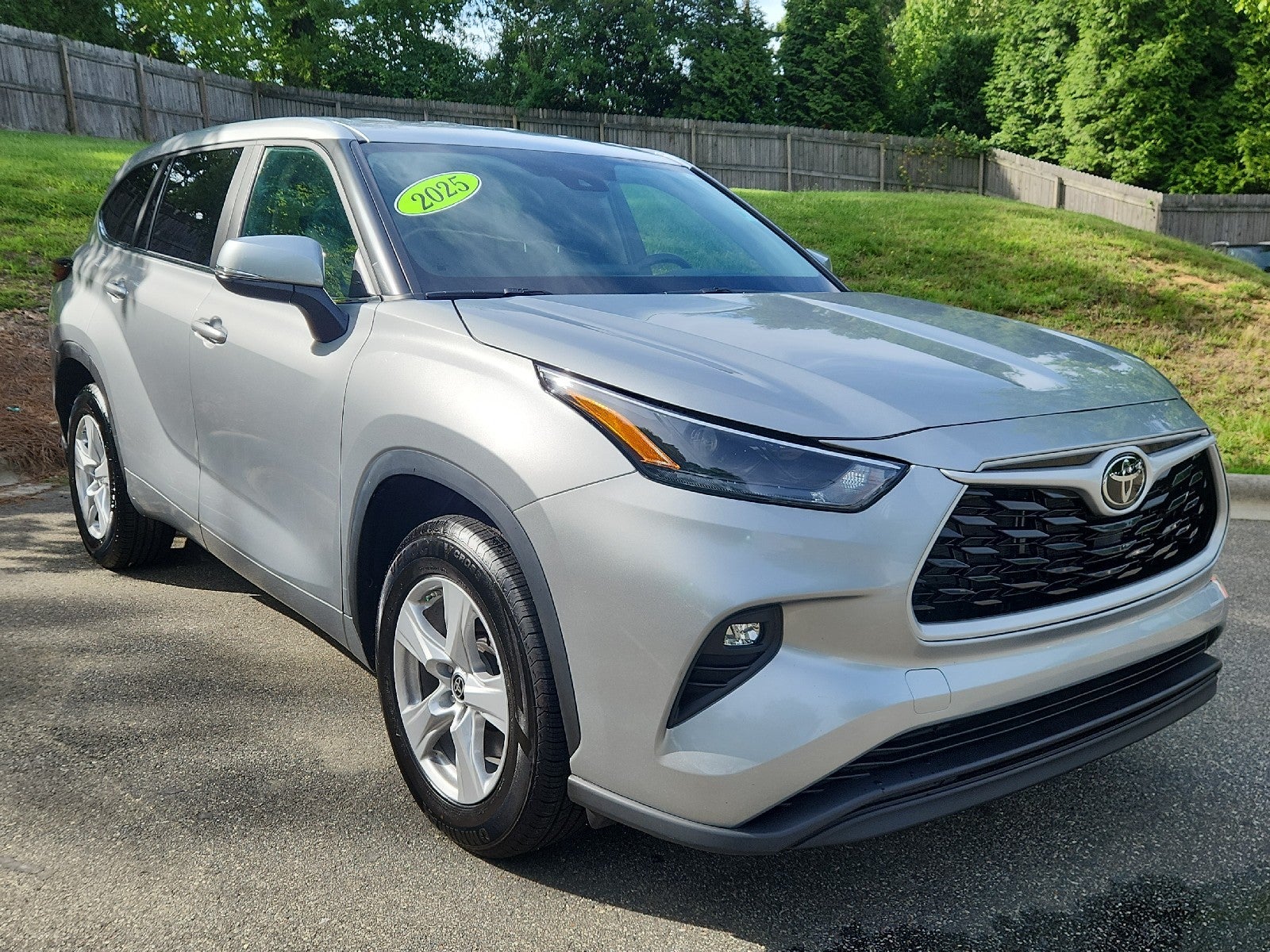 2025 Toyota Highlander LE