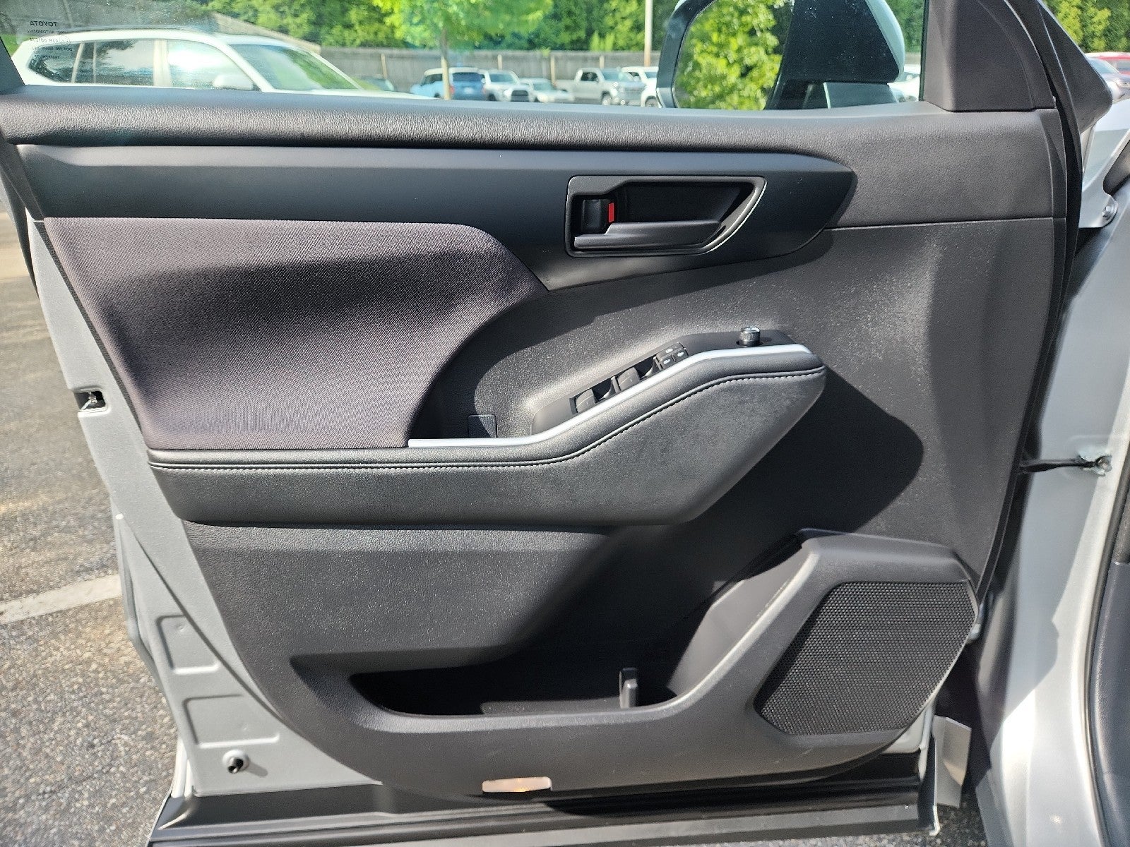 2025 Toyota Highlander LE