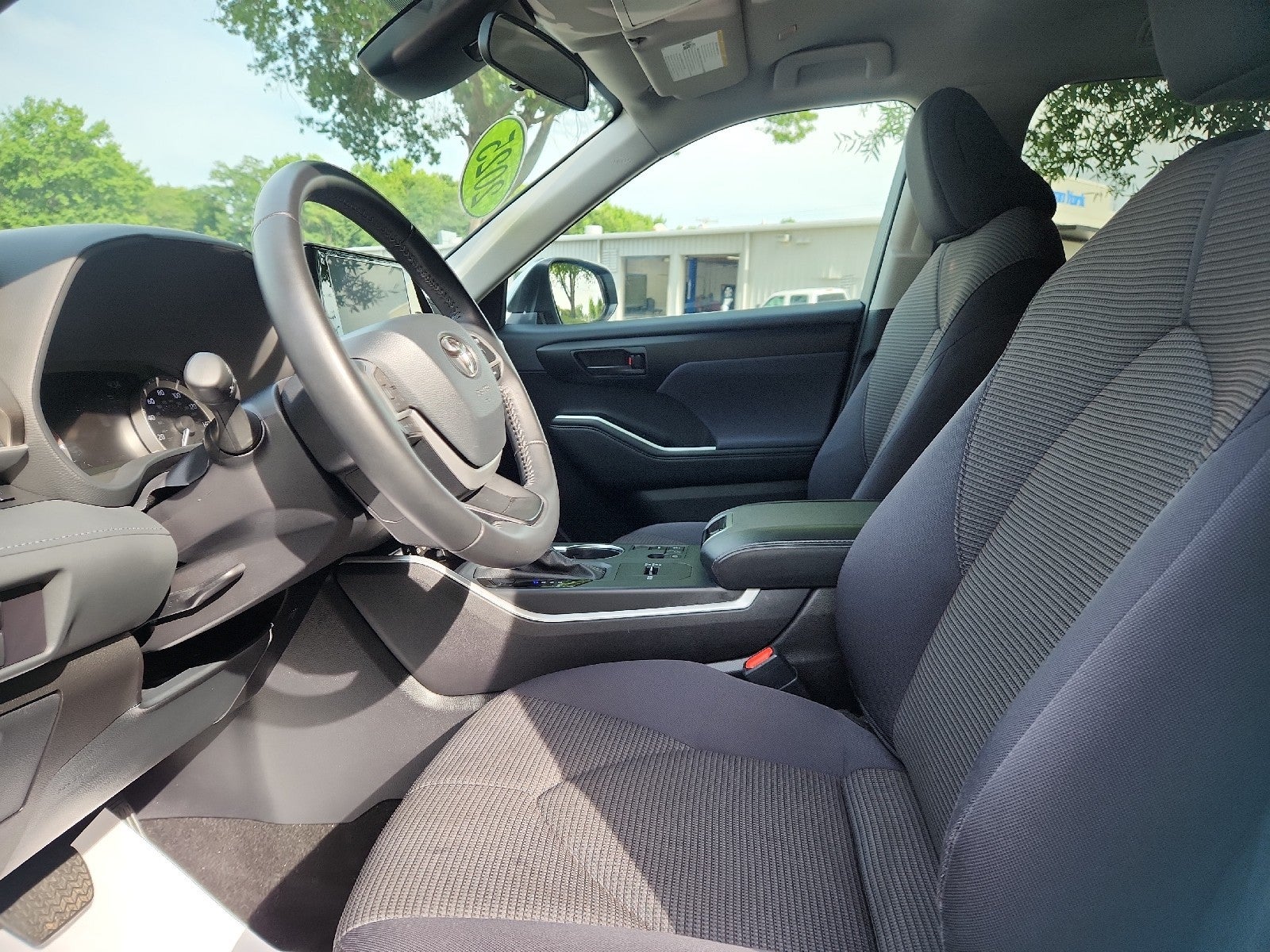 2025 Toyota Highlander LE