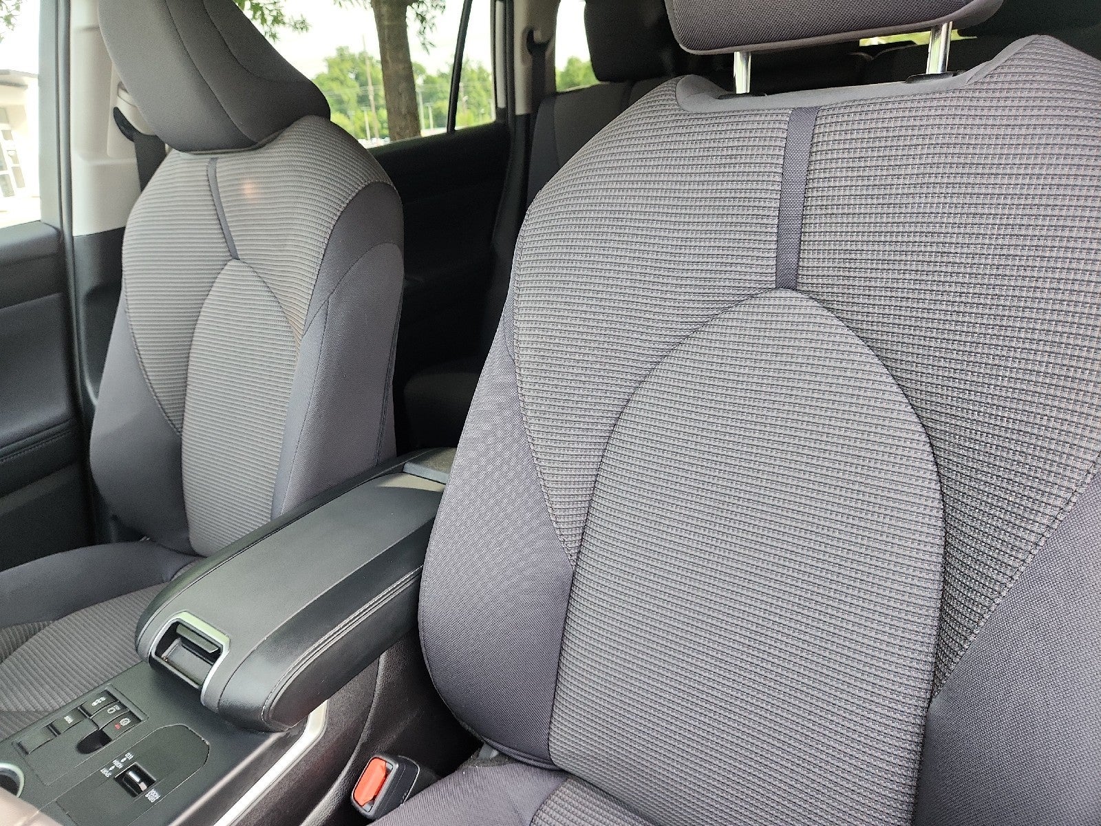 2025 Toyota Highlander LE