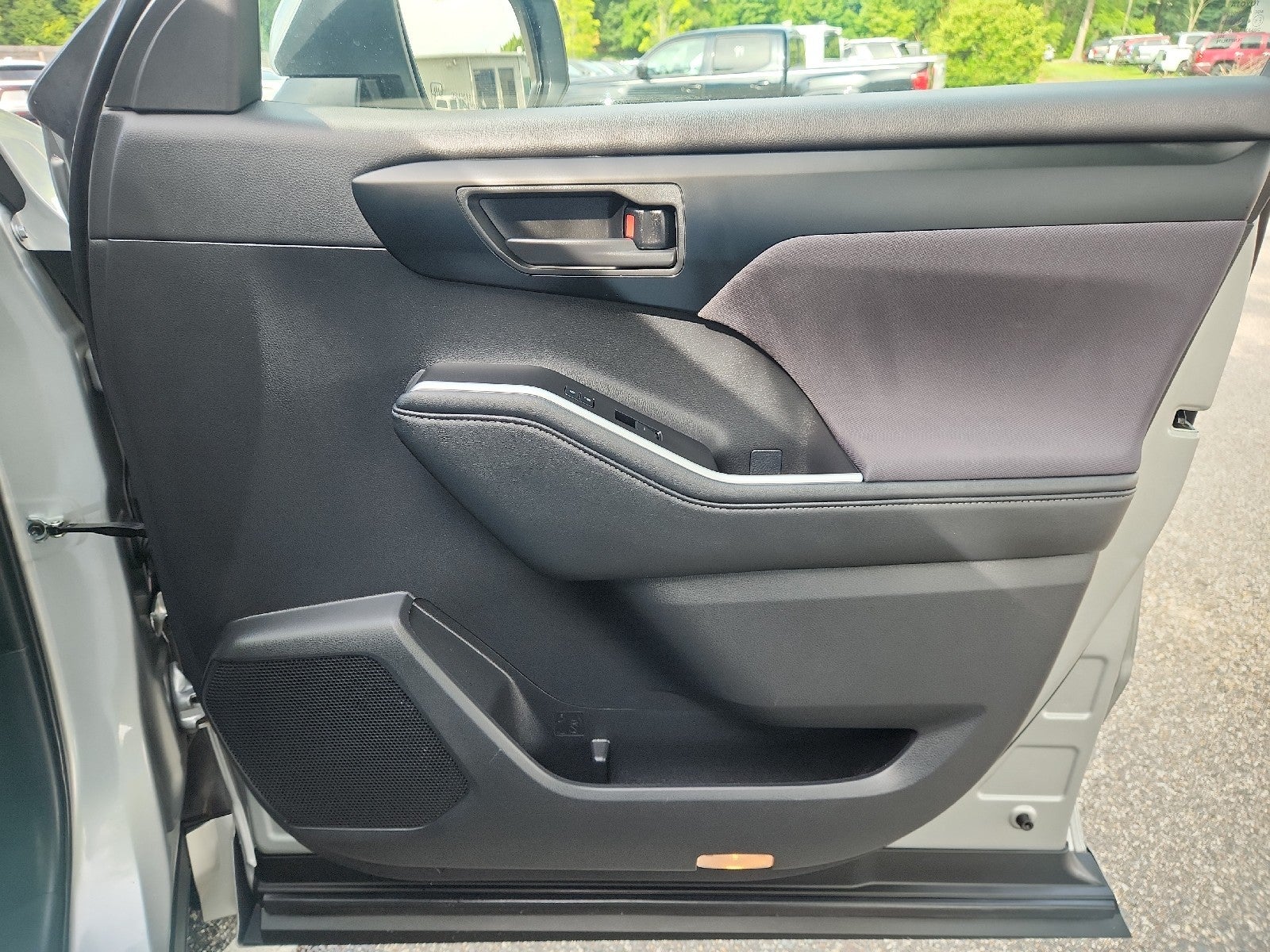 2025 Toyota Highlander LE