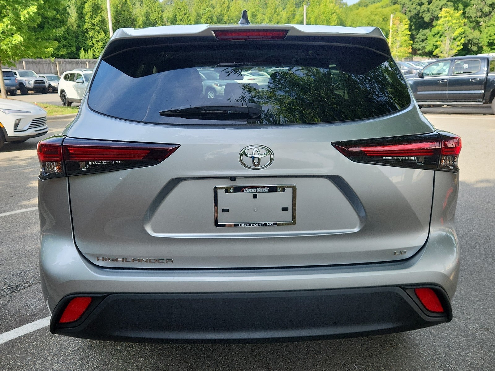2025 Toyota Highlander LE
