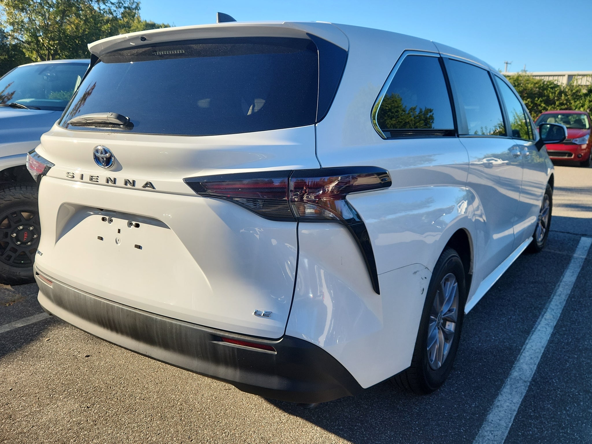 2025 Toyota Sienna LE