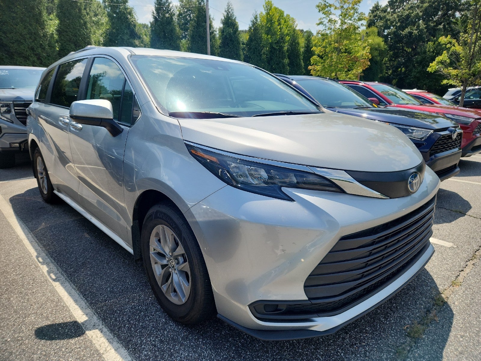 2024 Toyota Sienna LE