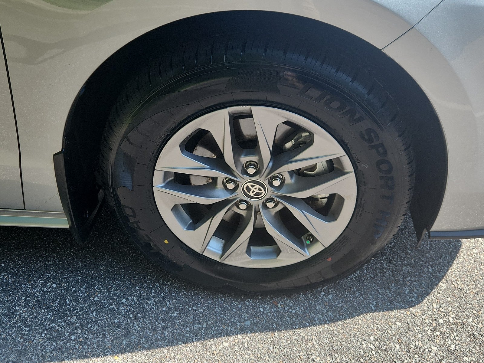 2024 Toyota Sienna LE