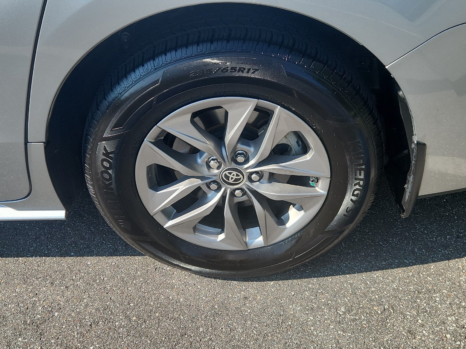 2024 Toyota Sienna LE
