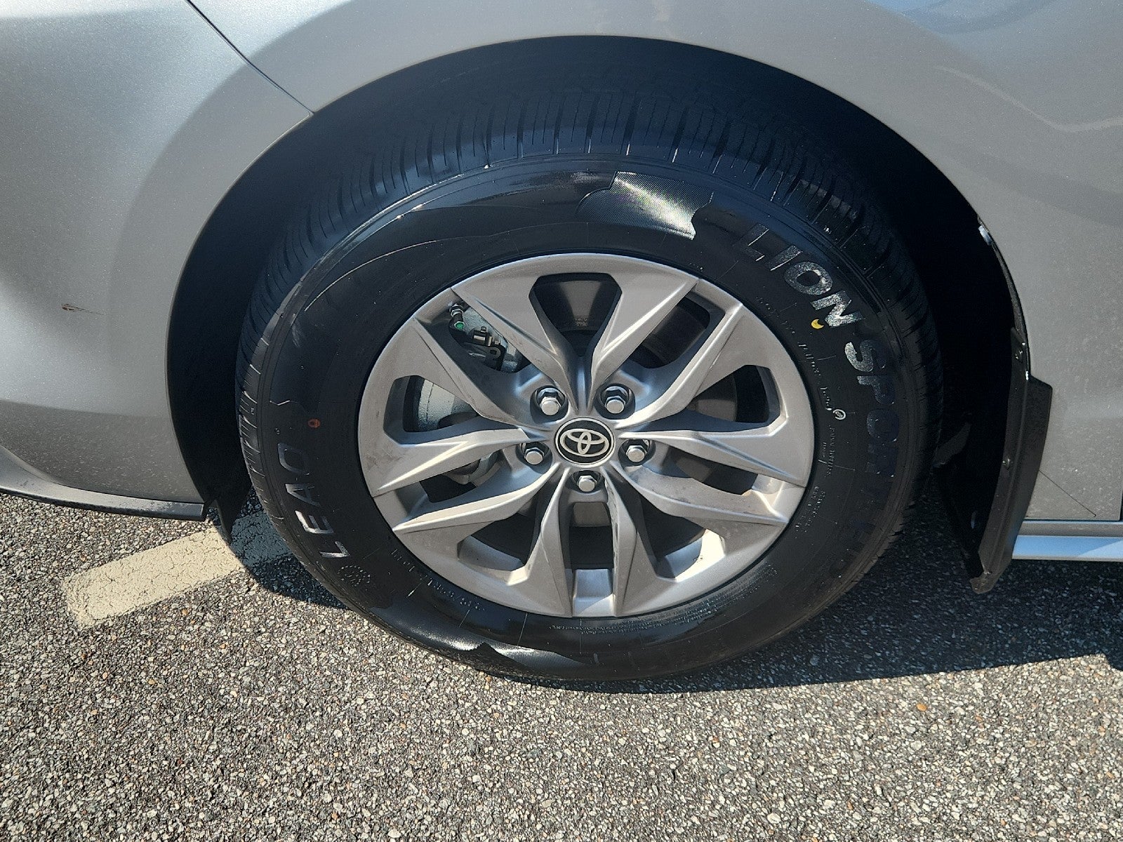 2024 Toyota Sienna LE
