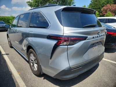2024 Toyota Sienna LE
