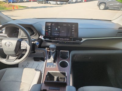 2024 Toyota Sienna LE