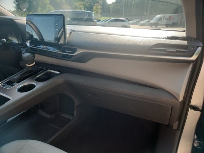 2024 Toyota Sienna LE